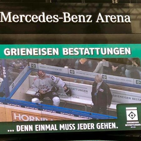 Grieneisen Bestattungen Werbeaktion bei den Eisbären Berlin