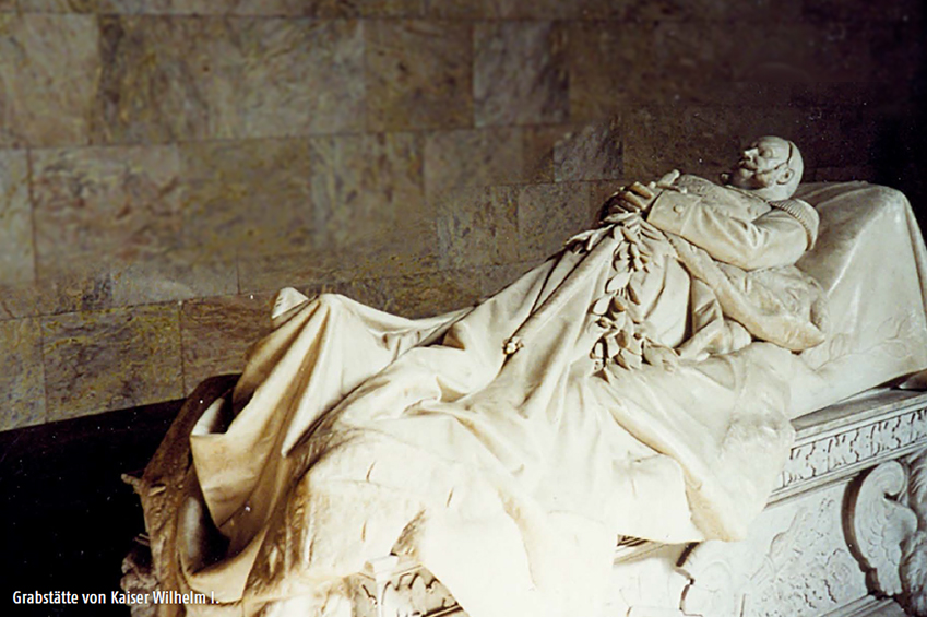 1888 führten Sohn Adolf und Enkel Julius erste Bestattungen für das Haus Hohenzollern durch.