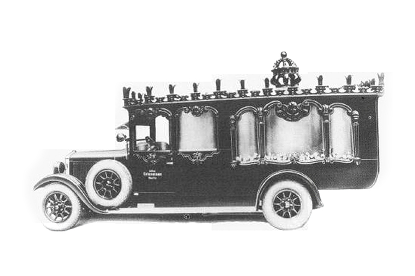 1914 konnte mit der Einführung des Automobils auch der Fuhrpark modernisiert werden.